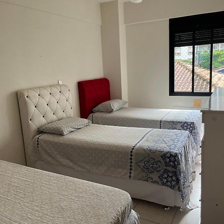 Apartamento amplo a menos de 400 metros da praia localizado próximo a praça da Brunella, área nobre do Guarujá. Esterno foto
