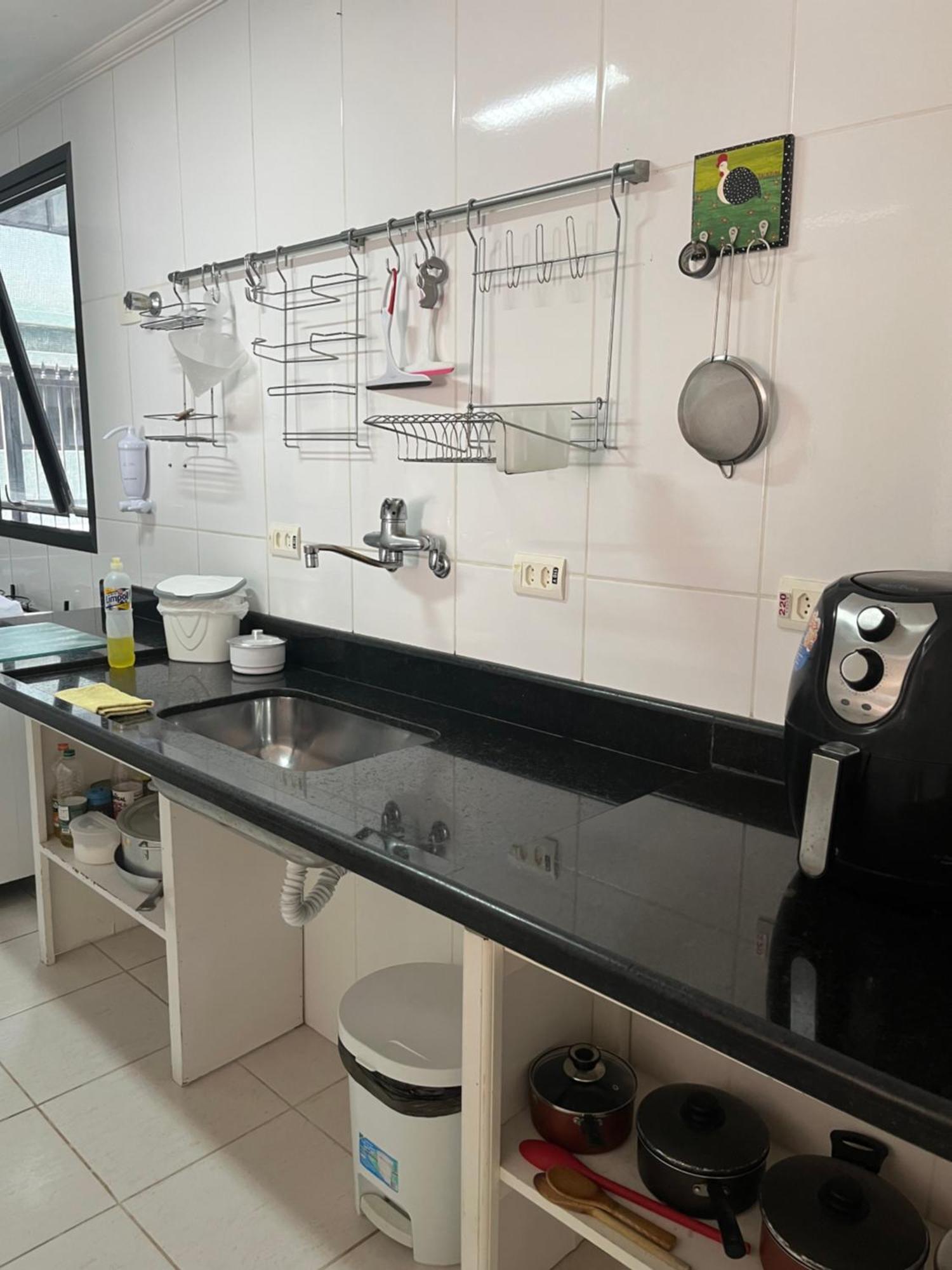 Apartamento amplo a menos de 400 metros da praia localizado próximo a praça da Brunella, área nobre do Guarujá. Esterno foto