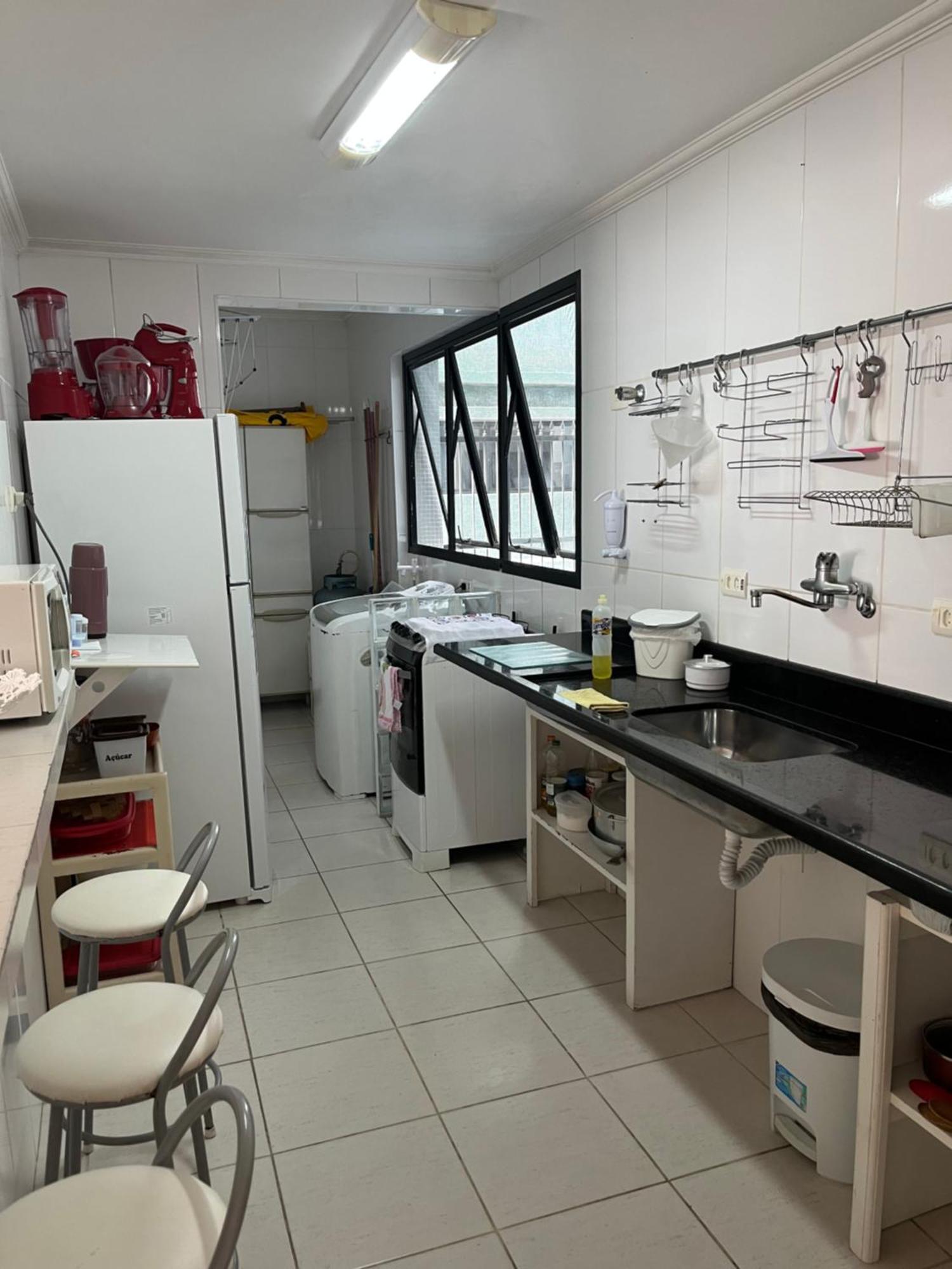 Apartamento amplo a menos de 400 metros da praia localizado próximo a praça da Brunella, área nobre do Guarujá. Esterno foto